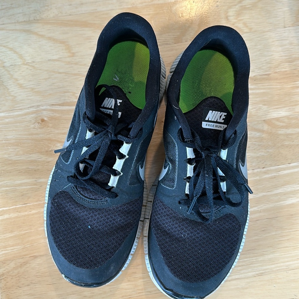 Women’s Black Nike Sneakers
